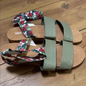 Muk Luks Women's Olive and Floral Strap Sandals